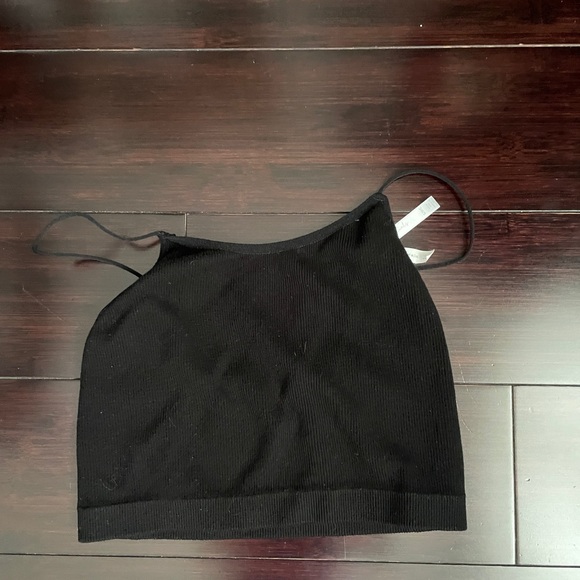 Aritzia + other brands. 6 tank crop tops. Size XS-S. Some are barely worn. - Picture 7 of 8
